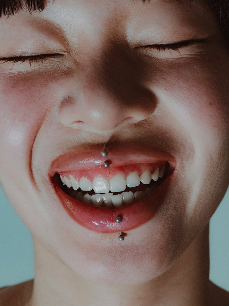 ¡AL FIN, ALGUIEN QUE LAS ENTIENDA! 3 COSAS QUE HACEN ÚNICA LAS PIELES JÓVENES